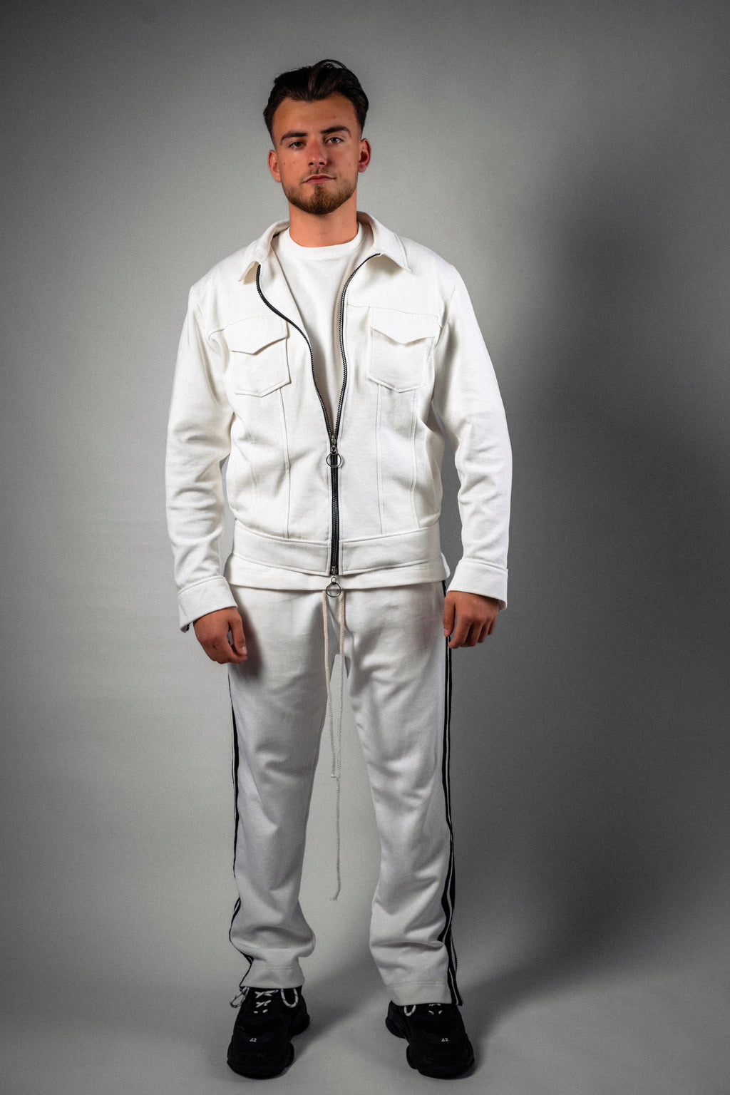 Jachetă albă cu fermoar