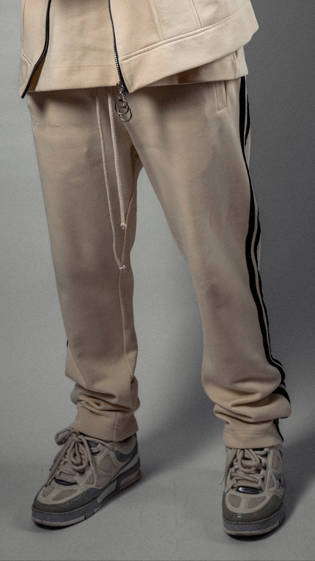 Pantaloni bej „Noir Velvet”