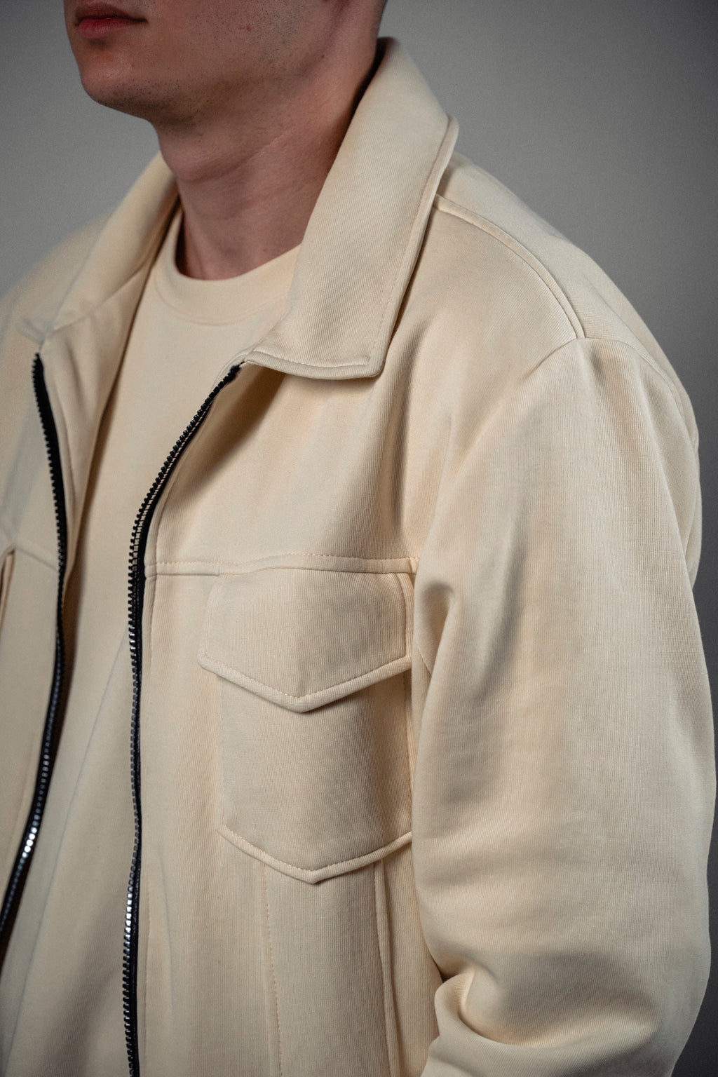 Jacheta bej cu fermoar