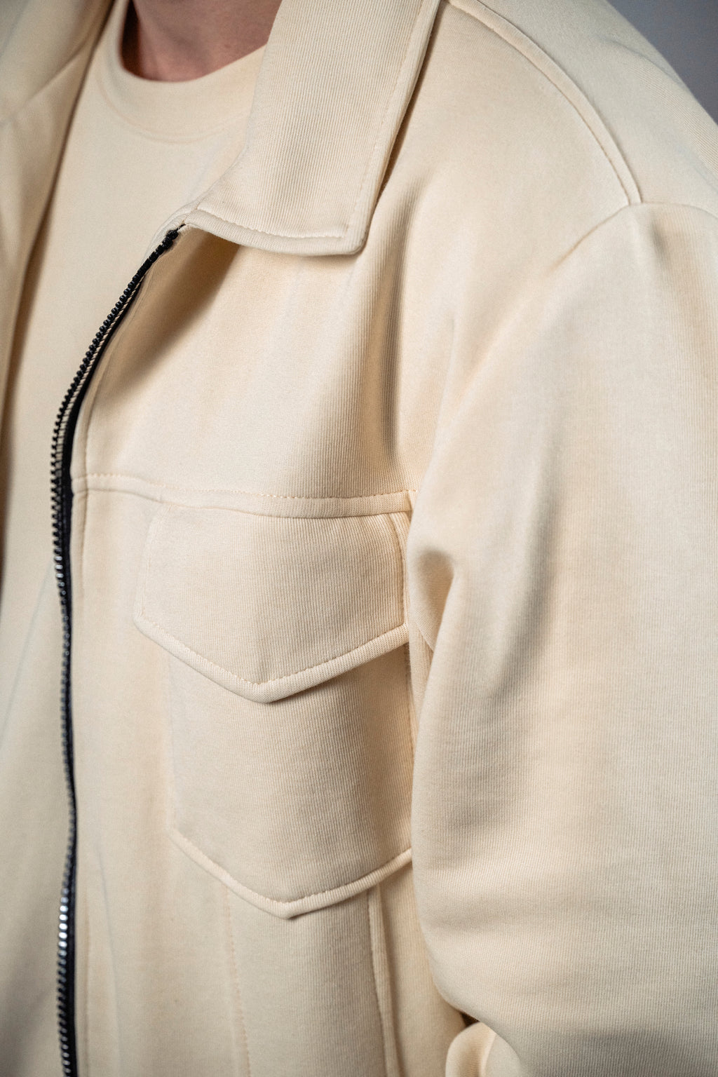 Jacheta bej cu fermoar