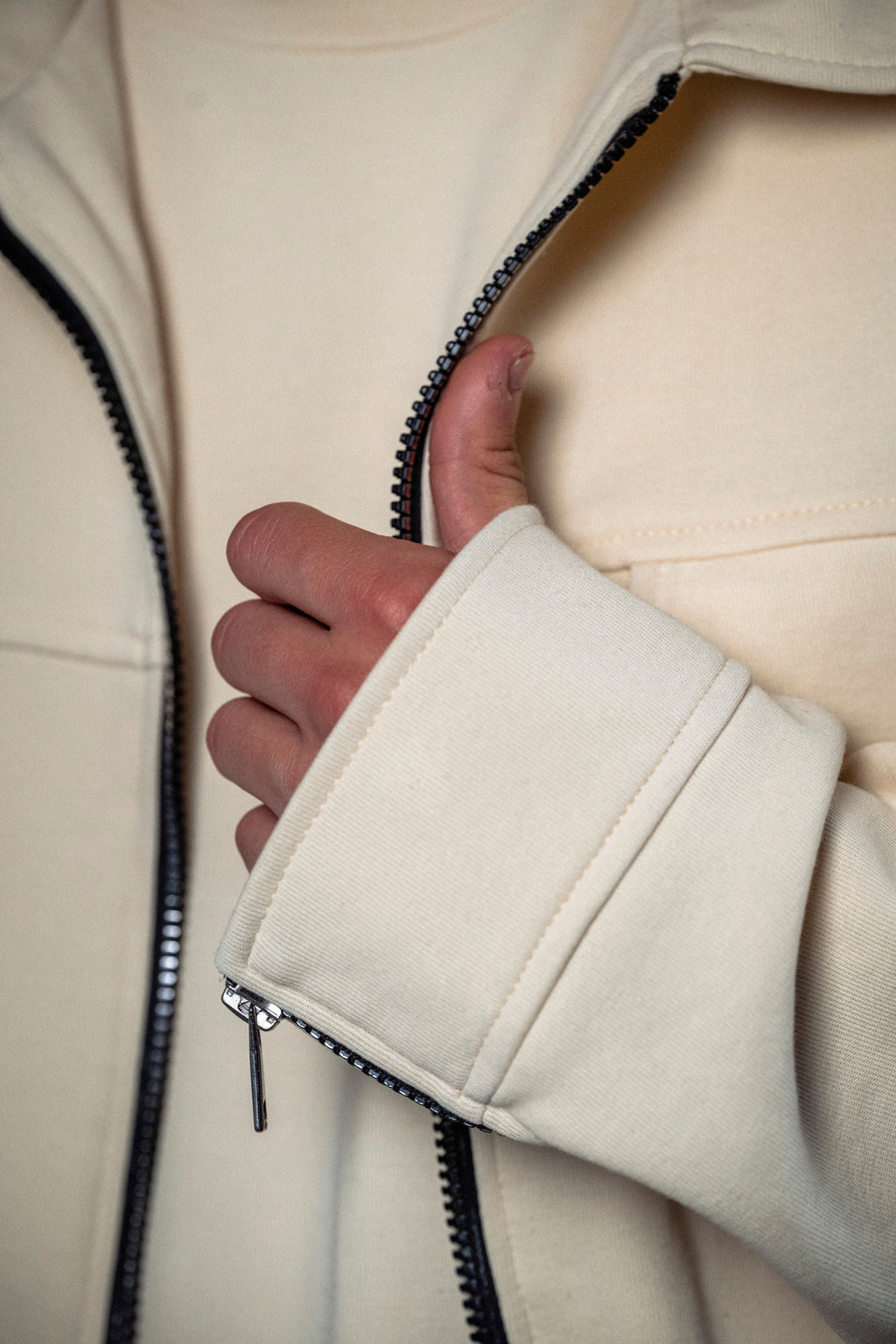 Jacheta bej cu fermoar